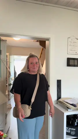 A post by @miss_schumiiiiandfamily on TikTok caption: Darenight mit meinem 84 jährigen Opi 💜 Es gibt nichts wichtigeres als gemeinsame Zeit also nutzt sie solange es noch geht denn irgendwann ist es vielleicht zu spät. #irgendwann #irgendwannistjetzt #opa ##enkel #gemeinsamezeit #kino #datenight #formula1 #familie #emotional #familienleben #dankbar #jetzt #reallife #grandpa #fyp 