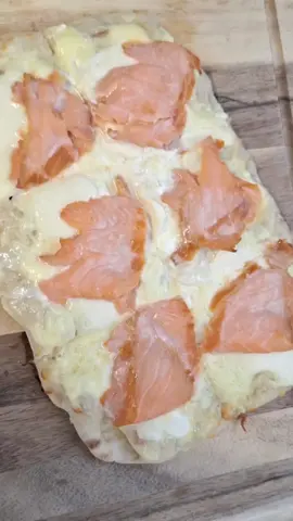 A post by @kochen.macht.spa on TikTok caption: Pinsa Mit Mozzarella Lachs und Putenbrust Überbacken  Rezept  2 Pinsa Brote 250g Mozzarella Kugeln  250g Mozzarella Streukäse  2 Becher Creme fraiche  Mit Salz und Pfeffer würzen  ca. 15 Minute bei 170 Grad Umluft  #pinsa #lachs #mozzarella #kochen #food #foodie #funny #foodlover #trends #rezept #einfacherezepte #schnellerezepte 