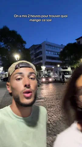A post by @illyeskays on TikTok caption: Mais regarder moi ce kebab royale là ???? 