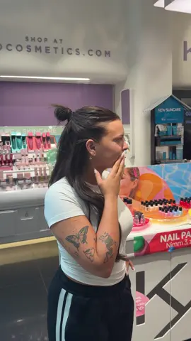 A post by @yungstachel on TikTok caption: Anzeige | Bin legid rein, um "nur zu gucken“ und hab dann doch was gekauft  #KIKOPowerShake #KIKOSkincare @KIKO Milano 