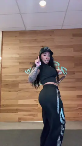 A post by @arlenemc01 on TikTok caption: Quiereeee mi bumperrrrrr 🖤
