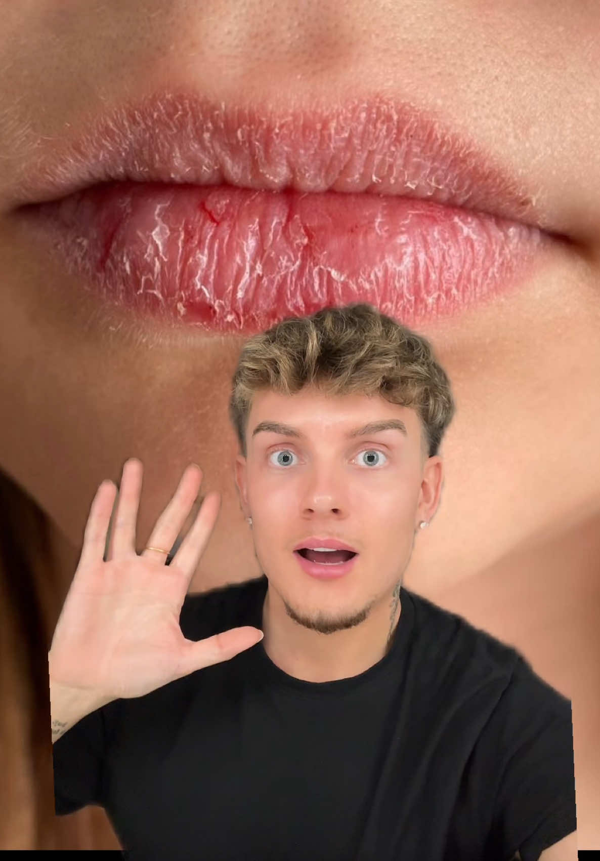 A post by @twenty4tim on TikTok caption: Anzeige 😳 Ich hätte niemals gedacht, dass ein mattes Lippenprodukt SO PFLEGEND sein kann. Die Lippenfalten sind weg 😱 Wie Magie! @NYX Professional Makeup DE 🩷 #nyxcosmeticsgermany #smushy #mattelipbalm 