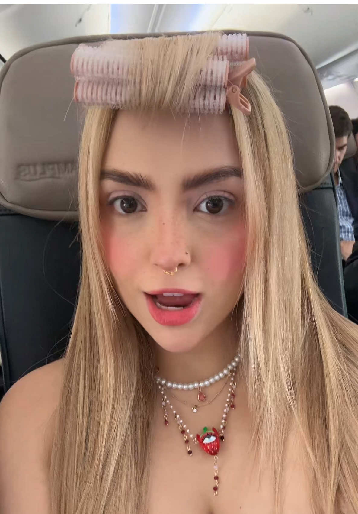 A post by @arigameplays on TikTok caption: HOY ESTAMOS EN MODO WIFEY! #arigameplays #fyp #ariabela 