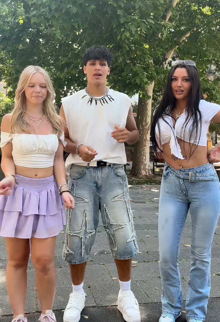 A post by @hakimmslo on TikTok caption: Girrrr #foryou #fy #fürdich #trend 