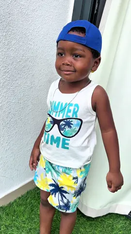 A post by @matifamily_luke on TikTok caption: Comment luke voit papa 😂 @Mati Family #matifamily #matifaetluke #nepuedoser @franhaus #babyluke #babymatifa #funnyfamily 