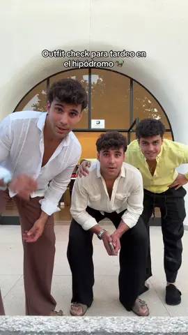 A post by @4dcuatroo on TikTok caption: Recreando nuestro outfit check más mítico 2 años después JAJA 
