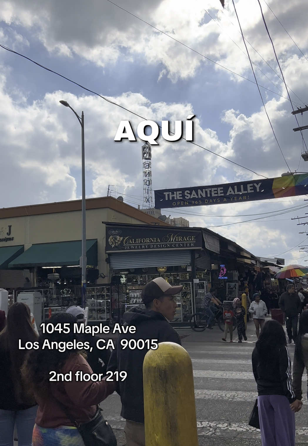 A post by @collective29studios on TikTok caption: Buscas un lugar en Los Ángeles para tus fotos de familia, cumpleaños o maternidad? 📸 ¡Estamos en el centro, un poquito escondidos pero listos para recibirte! Mándanos mensaje o llámanos para agendar tu cita. 💌 ¡Tu sesión te está esperando! #FotosLA #EstudioFotográfico #CumpleañosLA #MaternidadFotos #FotografíaFamiliar #DowntownLA #EstudioEscondido #FotosBonitas #FotógrafosLA #SesiónDeFotos