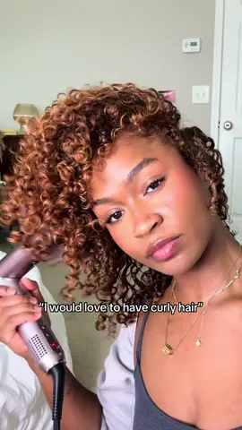 A post by @mailayazuri on TikTok caption: Be so fr rn.. ib: @natani #curlyhair #curls #3chair 