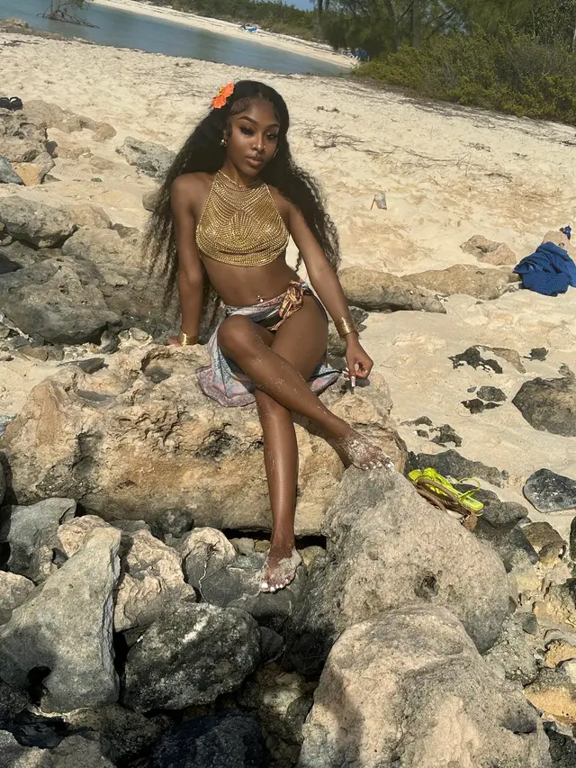 A post by @luvvvniy on TikTok caption: 🌴 I wanna go backkk😩😢 