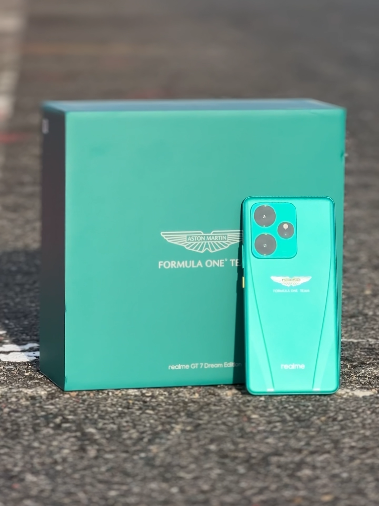 A post by @granatka94 on TikTok caption: Таких всего 1500 штук – realme GT 7 Dream Edition