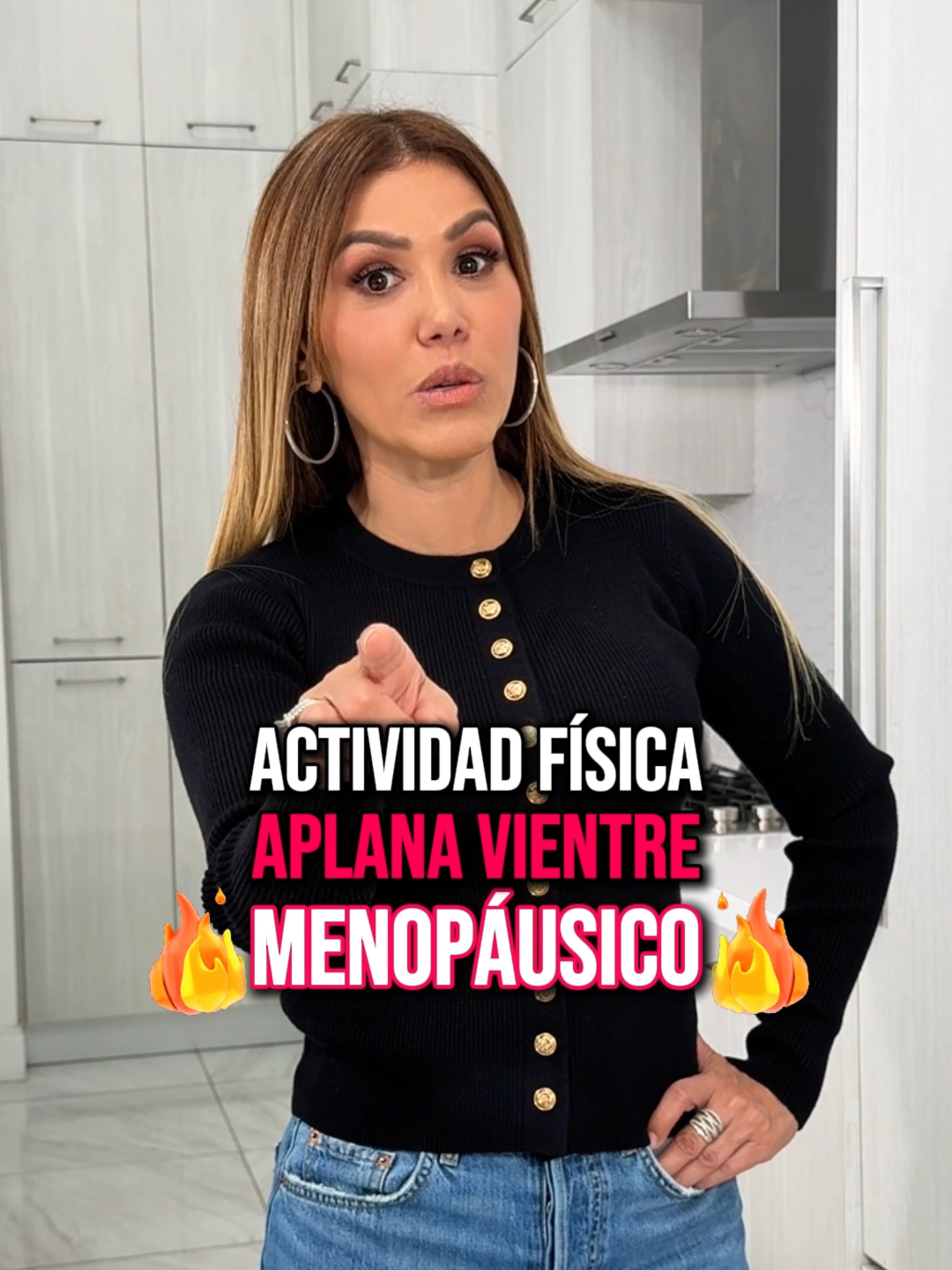 A post by @adelgaza20 on TikTok caption: La ÚNICA ACTIVIDAD que TRANSFORMA tu cuerpo en MENOPAUSIA😱 La ciencia reveló algo IMPACTANTE sobre tus músculos: Tenemos 2 tipos de fibras:  • Las LENTAS → Las verdaderas activadoras del metabolismo 🔥  • Las RÁPIDAS → Solo consumen azúcares ⚡️ El SECRETO está en activar las correctas y es más SIMPLE de lo que crees... ✨ No necesitas ejercicios intensos  ✨ Solo 30-45 minutos  ✨ A la intensidad CORRECTA Lo SORPRENDENTE: puedes hacerlo caminando, pero hay un TRUCO específico... ¿Quieres que te comparta mi rutina favorita para activar tu metabolismo mientras caminas y estar así planita? Escríbeme aquí abajito y en un próximo video te la enseño. #ingridmacher #menopause #perimenopausia #ejercicio #ejercicioencasa #fibras #metabolismo #azucares #intensidad #caminar #truco #rutina #plana