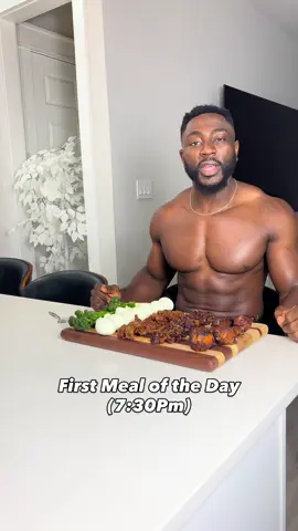 A post by @starboy_camair on TikTok caption: Eat your protein!!!  Using @tryfithub to track calories 🔥🔥 #highprotein #highproteinmeals #mealprep #mealplan #healthy #healthyrecipes #healthyeating #cleaneating #eatclean #healthylifestyle #fypシ #fyp #viral #fitness #trendingvideo #houstontx #goodfood #foodietiktok 