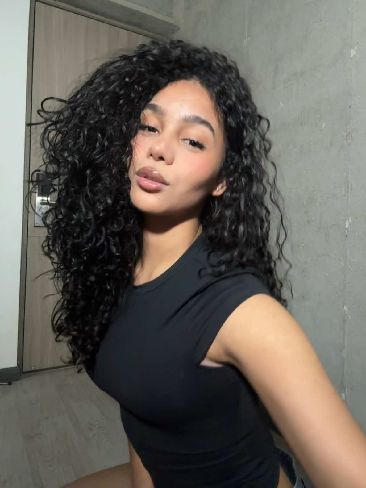 A post by @barbaramirezzz on TikTok caption: es contigo mi reina 🫵🏾😔