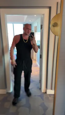 A post by @leoskepi on TikTok caption: @Fontainebleau Las Vegas ILY ❤️