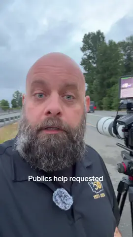 A post by @photogsteve81 on TikTok caption: Just north of ellingson exitA “90s style red expedition” is on the run and one is deceased on the shoulder of Northbound 167. PLEASE HELP if you can 