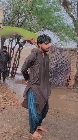 A post by @naseer_baloch_37 on TikTok caption: kis kis city men barish he @shadyking47🇵🇰🇺🇸 