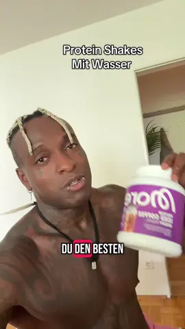 A post by @albertosmb on TikTok caption: Proteinshakes mit Wasser #gesundheit #abnehmen #ernährung 