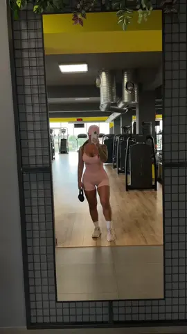 A post by @ankajolie on TikTok caption: #fyp 