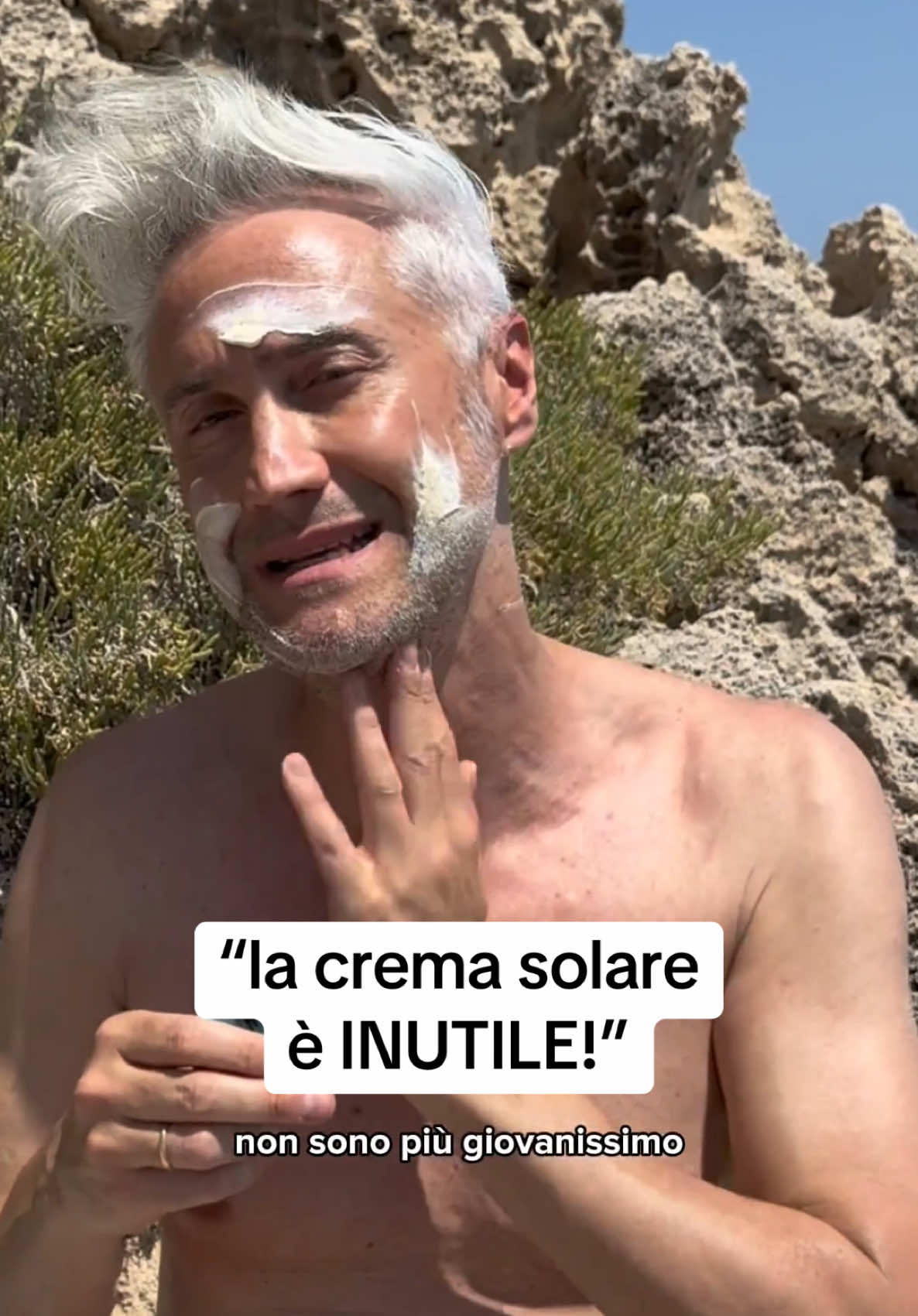 A post by @lafisicachecipiace on TikTok caption: Ma davvero è inutile mettere la crema solare? È una questione di fisica #lafisicachecipiace #fisica #lafisicachecipiacekids #scuola #vincenzoschettini