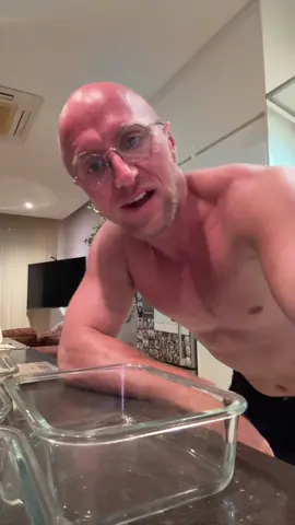 A post by @primusfamily on TikTok caption: Poulet, riz, épinard, c’est pas sexy, mais ça TE rend sexy 😎😂 @Qwaadi @primus 