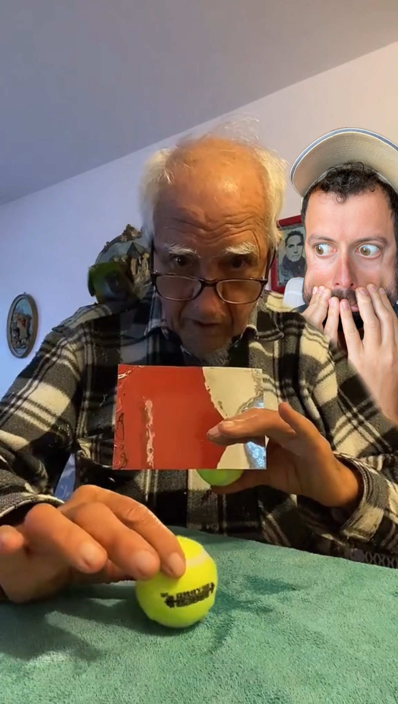 A post by @xurxocarreno on TikTok caption: Hoy, haciendo el vídeo de este señor, del que ya había hecho uno hace varios años, me entero que desde el 2023 ya no está aquí. Yo veía muchos vídeos de este hombre, porque me gustaba su manera de transmitir y de hacer magia. Me planteé si subir o no el vídeo, pero creo que le gustaría, y creo, que es una bonita forma de recordar 💙 