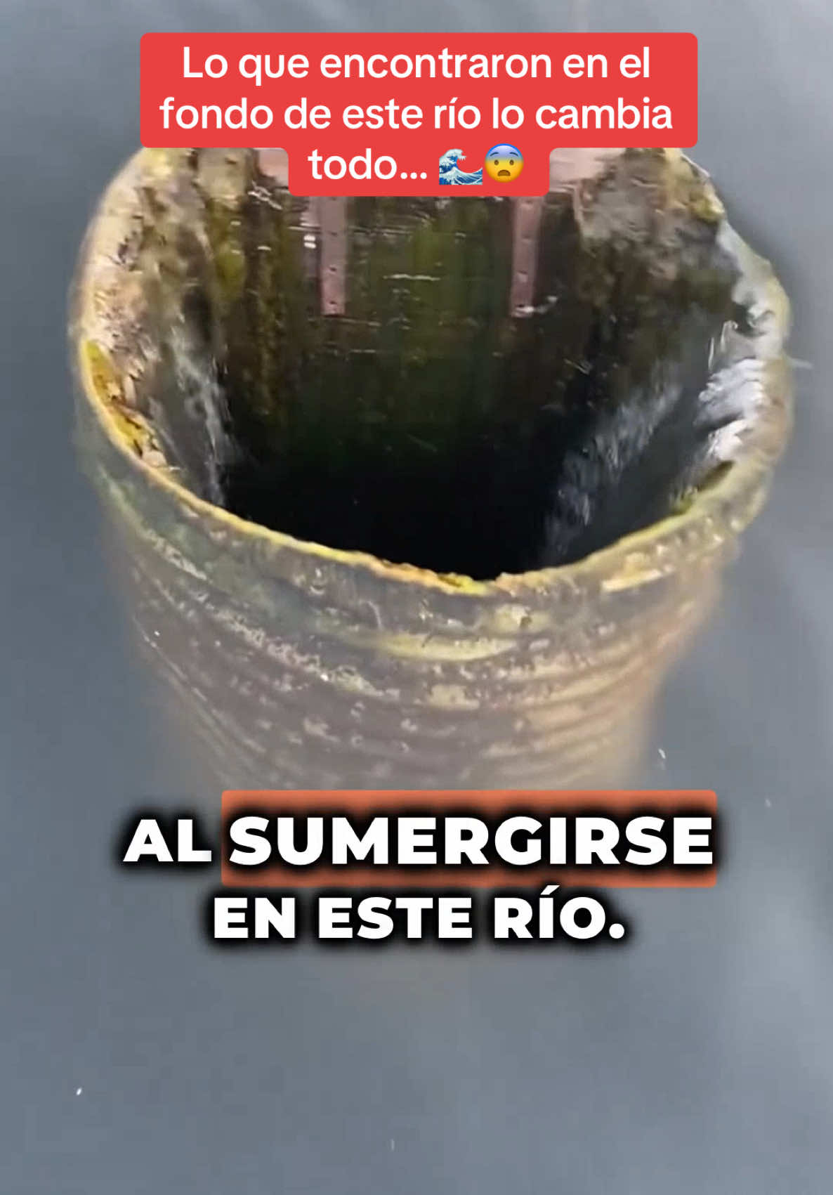 A post by @historia_real_estr on TikTok caption: Durante años, personas desaparecieron misteriosamente al bucear en el río Mist. Nadie sabía por qué. Hasta que una gran sequía reveló un agujero oculto con marcas extrañas… y lo que encontraron dentro dejó a todos sin palabras. ¿Vivos? ¿Transformados? Comenta “Río” si quieres conocer la verdad que oculta el fondo de estas aguas oscuras. 👁️🌊 #sorprendente #historiasimpactantes #Sorpresa #misterio 