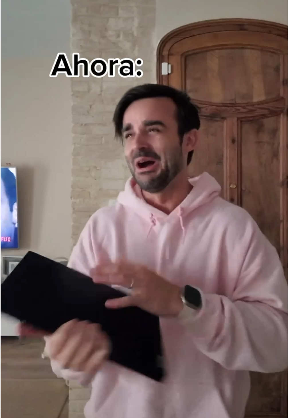 A post by @nachter on TikTok caption: PUBLl. ¡Qué fácil lo tienen ahora! Si eres autónomo o tienes una pyme, pide el Kit Digital y consigue tu @Lenovo España con AMD Ryzen™️ 5 PRO 7535U ¡sin gastar nada! 