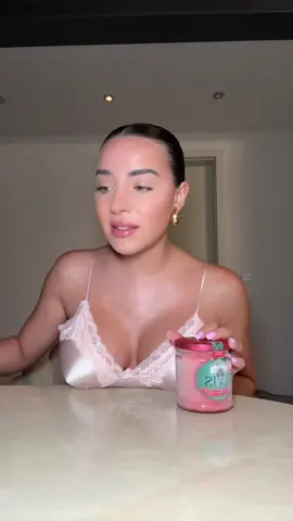 A post by @leylalahouar on TikTok caption: *anzeige/unbezahlt Eiskalter Taste Test 🍦