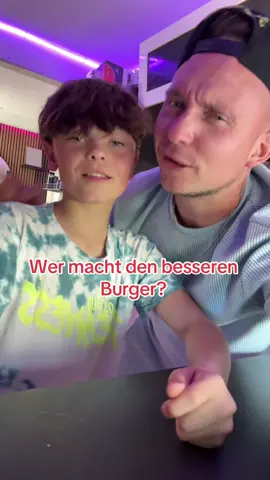 A post by @reneschmock on TikTok caption: Anzeige welcher Burger ist besser geworden? Bei Jason darf nur Brötchen, Fleisch, Käse & Ketchup drauf haha bei  @Kaufland gibt’s jetzt die @smashed_de Burger Buns 🫶
