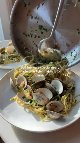 A post by @claudia.harrington on TikTok caption: Linguine & Clams recipe!! 🧜🏻‍♀️ Written version is live on Substack #cooking #TheMermaidDiet #Cookingcontent #linguineandclams #summerdinner #seafooddinner #glutenfreerecipe #dinneridea 
