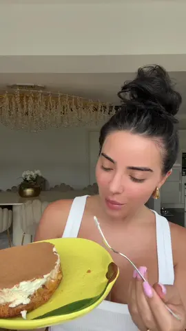 A post by @leylalahouar on TikTok caption: Apfelweinkuchen 😍