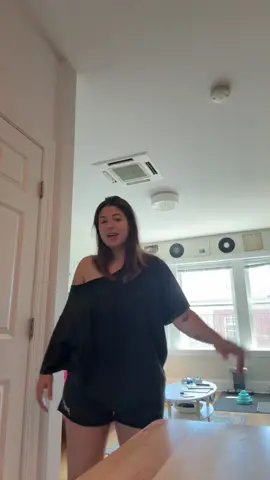 A post by @doganursen on TikTok caption: YOGA TIME