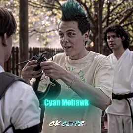 A post by @cobrakaii_clipzz on TikTok caption: Hawk/Eli Moskowitz’s hairstyles 🦅💨 #cobrakai #hawk #elimoskowitz #eli #hawkedit #hawkcobrakai #elicobrakai #jacobbertrand #hairstyle #mohawk #buzzcut #sidepart #cobrakai🐍 #cobrakaichop 