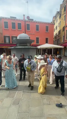 A post by @briancaldron on TikTok caption: No pudimos resistirnos a la china en Italia @LosTucanesDeTijuana @Phill may   