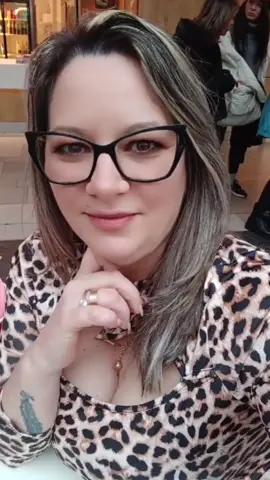 A post by @angyflorenta000 on TikTok caption: ❤️mea@💎👒Șef la ❤️ lui Șefa👒💎 #yutube #angyflorenta000 #zambestemereu #creatorsearchinsights #foryou 