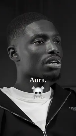 A post by @gueuledange_off on TikTok caption: MA PREMIÈRE VIDÉO YOUTUBE DISPONIBLE EN ENTIER DANS MA BIO🍿