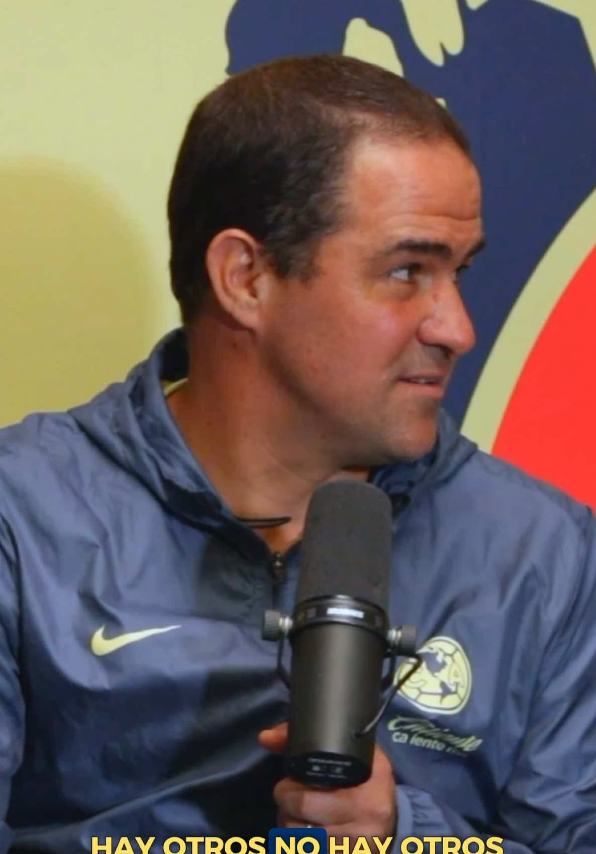 A post by @clubamerica on TikTok caption: Sigamos luchando por muchos logros más, André Jardine 💙💛 ¡DEL AMÉRICA ERES! Ya disponible en nuestro canal de YouTube. 🦅 #ClubAmérica #TikTokDeportes #podcasts 