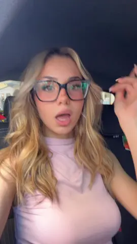 A post by @mialobosco on TikTok caption: Ok!