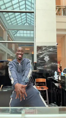 A post by @hollitv on TikTok caption: YEPPP WALKEDDD😮‍💨👏🏾🔥 #hollitv #fypシ 