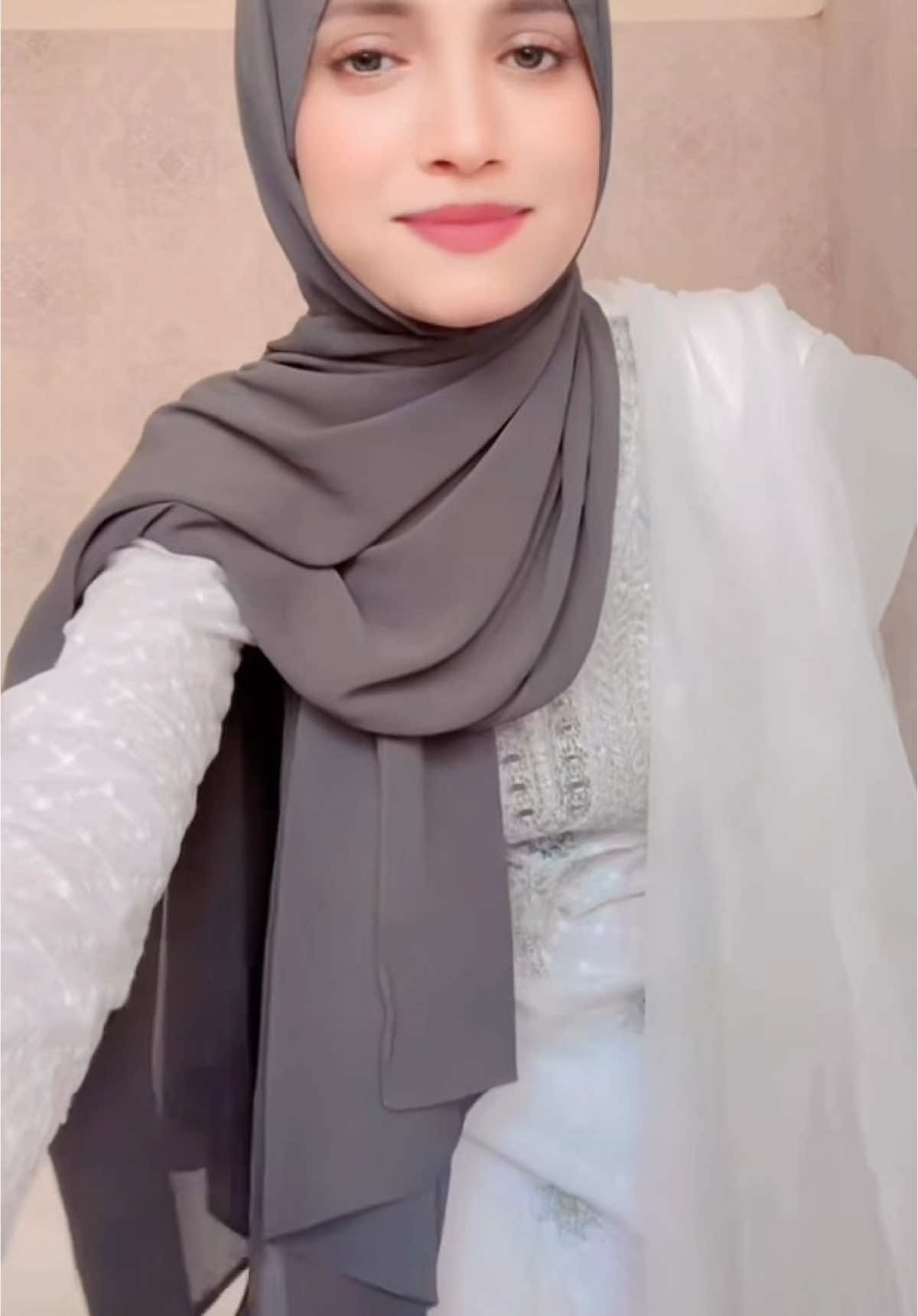 A post by @itz_selina_rahman on TikTok caption: 🤍🧚🏻‍♀️🤍🧚🏻‍♀️👸🔥🎧#banglasonglover🇧🇩🙂👈 #viraltiktokteam #fypage #banglasonglover🇧🇩🙂👈 #eastlondon #selina #newyear2025 #alhamdulillah #🤍🕊 
