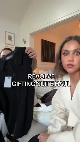 A post by @danigschulz on TikTok caption: con haul incluido 🤠que opinamos? #RevolveAmbassador #Hamptons @Revolve ty!!!
