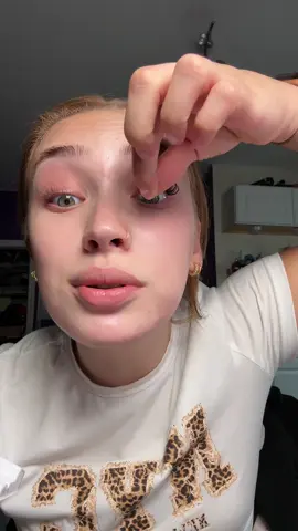 A post by @evaamarieee_ on TikTok caption: 5 second lashes.. literally 😭😭🫶🏼