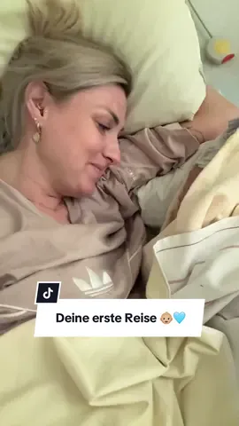 A post by @aliciasmumlife on TikTok caption: Deine erste Reise in Mamis Arme, mein Schatz. 🥹🩵 Wenn ich jetzt auf diese Schwangerschaft schaue, sehe ich nicht die ewige Übelkeit, die Schmerzen oder die emotionalen Herausforderungen.  Ich sehe, wieviel Licht du in unser Leben gebracht hast. Mit deiner Ankunft in meinem Körper begann eine riesige Transformation, meiner selbst und unserer gesamten Familie.  Ich bin selbst nochmal mental so sehr gewachsen und fühle mich stärker, als je zuvor.  Jetzt mit deiner Geburt ist diese Reise abgeschlossen und es war eine so besondere Zeit und dafür bin ich so dankbar.  Du hast uns jetzt schon so viel Erleuchtung in unser Leben gebracht, mein kleiner Prinz.  Das war deine erste Reise, die Reise in meinen Körper und schließlich in meine Arme. Eine der schönsten Zeiten auch in meinem Leben, denn ich bin jetzt durch diese Transformation in einer Version von mir, die ich mir so lange gewünscht habe.  Du warst es, den wir so sehr gebraucht haben. Ab jetzt wird es keinen Tag geben, an den du nicht mit Liebe überschüttet wirst. Jeder Schritt den du gehst, jede Reise die du antrittst in deinem Leben, jeden Weg, den du einschlägst werden wir mit tiefster Liebe begleiten. Unser Sohn Leano Matteo 🩵 #aliciasmumlife #mamaleben #schwanger #geburt #fy #fyp #viral #