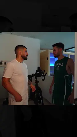 A post by @thegrefg on TikTok caption: Esta es la sala de los gadgets @Ilia Topuria 😂