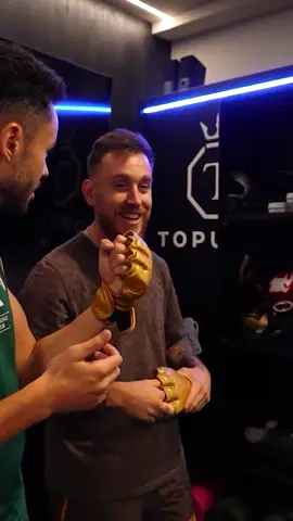 A post by @thegrefg on TikTok caption: No tiene sentido lo que duele esto @Ilia Topuria 😅