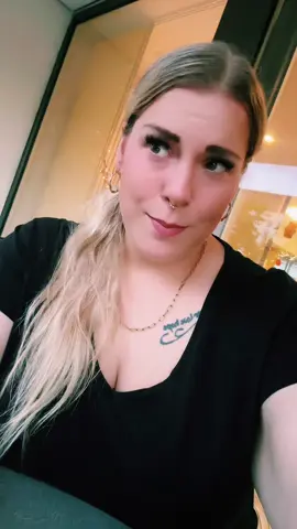 A post by @mareike1990 on TikTok caption: Was ist euer liebstes grünzeug? 😂#foryoupage #foryou #fy #fürdich #viral #lypsync #funny #crazy #humor #summer 