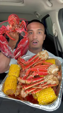A post by @lifeofcian on TikTok caption: red lobster boil🦞 #fyp #foodasmr #foodie #fypシ #foodtiktok #mukbang #seafood #review #tastetest #crab 