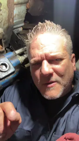 A post by @gearman_93 on TikTok caption: #gearman_93 #mechanic #dieselmechanic #truck #trucker #transmission #differential #clutch 