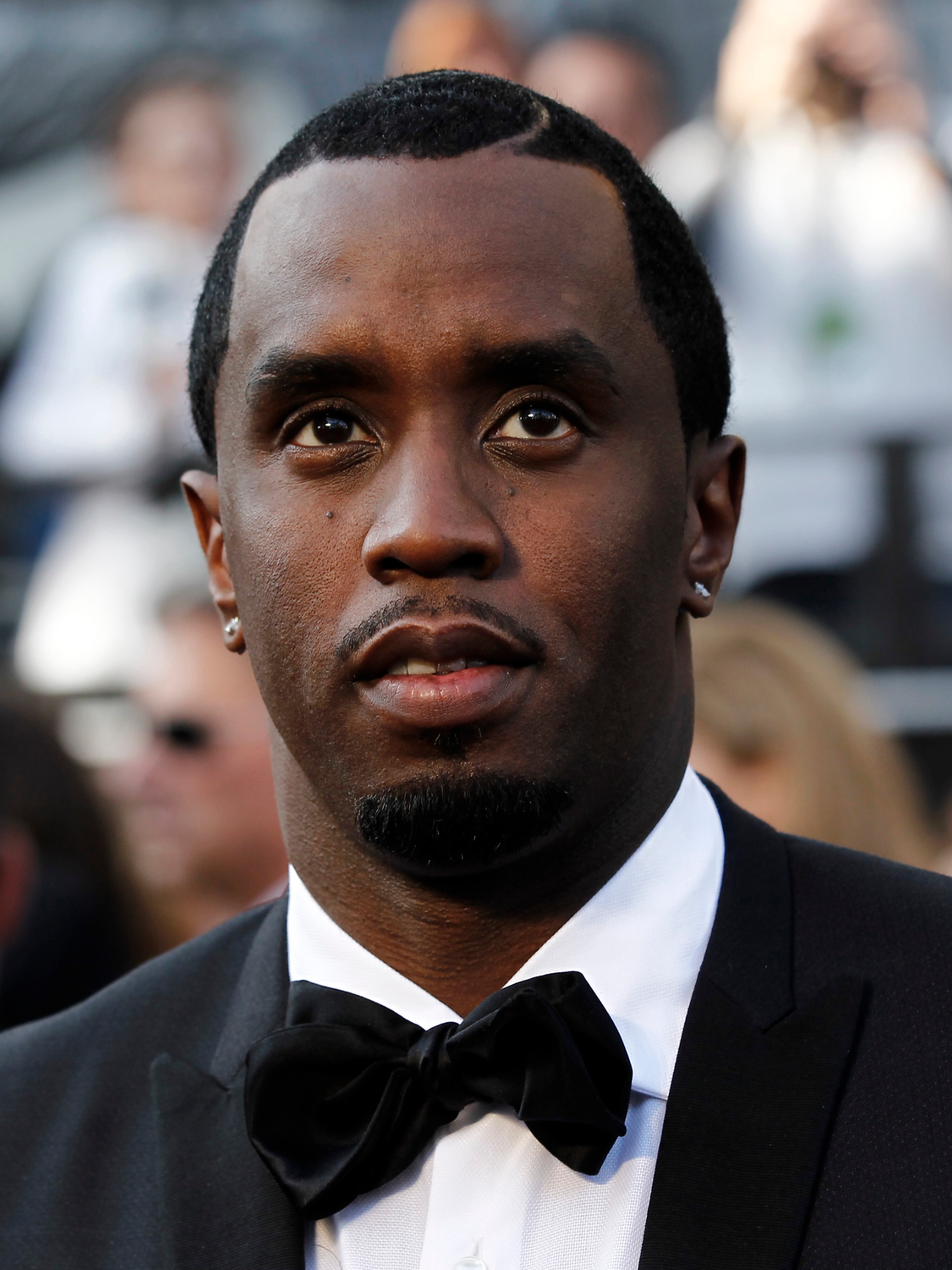A post by @courttvlive on TikTok caption: UPDATE: Cheers erupted as #Diddy’s defense finished its closing argument in the music mogul's sex trafficking trial. #CourtTV's @juliegrantesq was in the courtroom when Mark Agnifilo urged the jury to acquit Diddy and send him home. Deliberations are set to begin Monday. What do YOU think? #truecrimetok #crimestory #truecrime #courtcase #truecrimestory #courtroom #courtroomdrama #courttvtiktok #court #crime #CassieVentura #pdiddy #puffdaddy #diddytrial