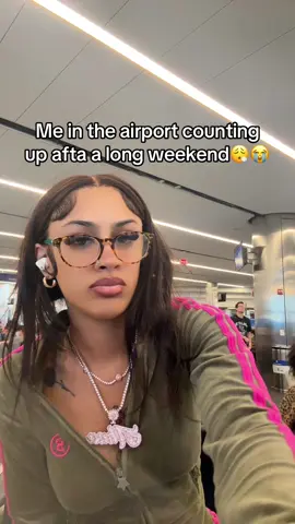 A post by @theahnamac2 on TikTok caption: Yaaawwwwp 😎 #fypシ #fyp #viral #tour 